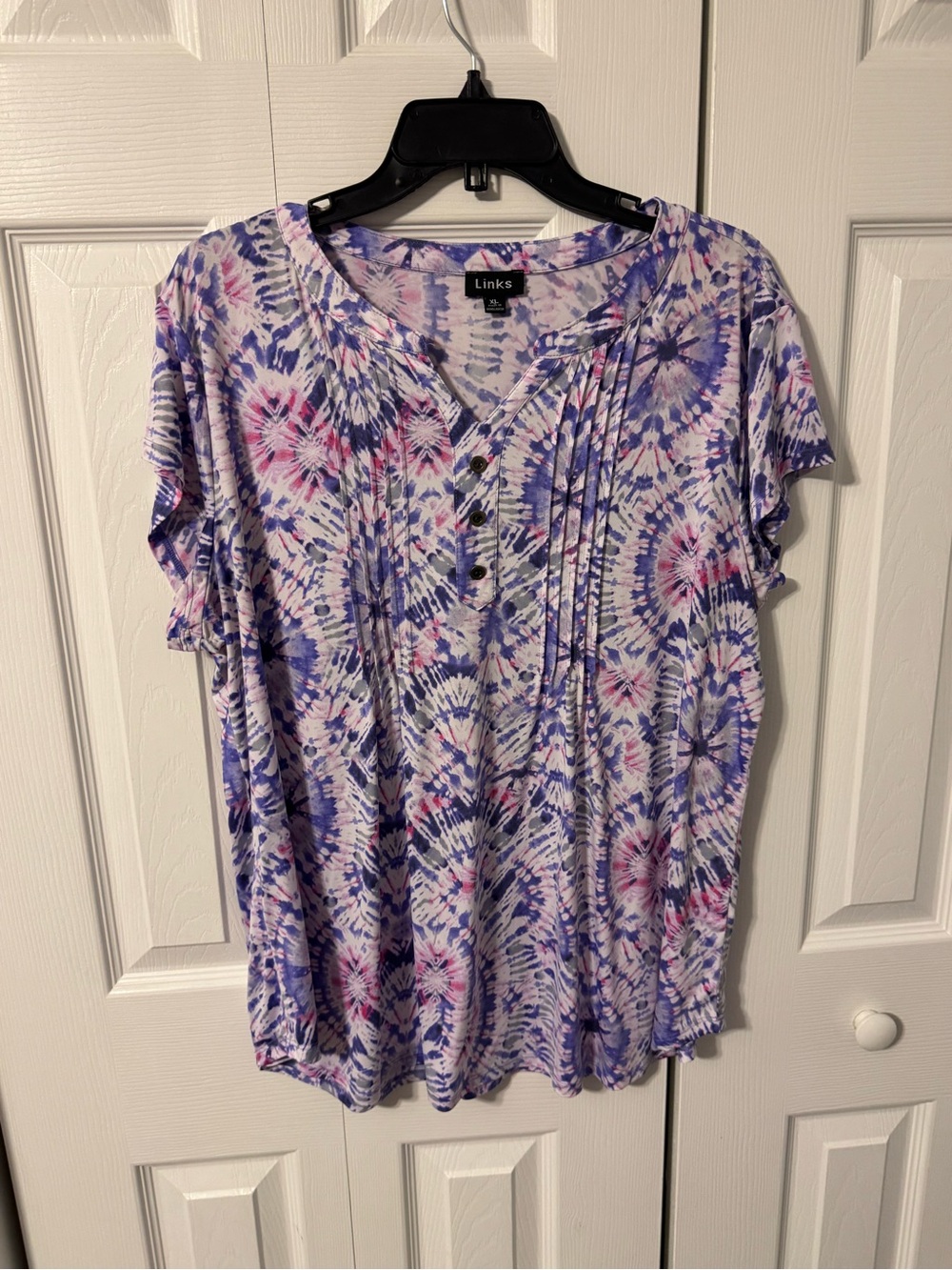 Links Short Sleeve Tie-Dye Top in Purple and Pink